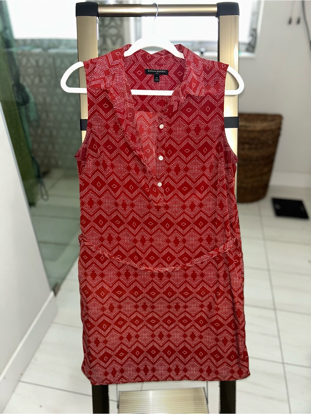Banana Republic Red Printed Button-Up Blouse